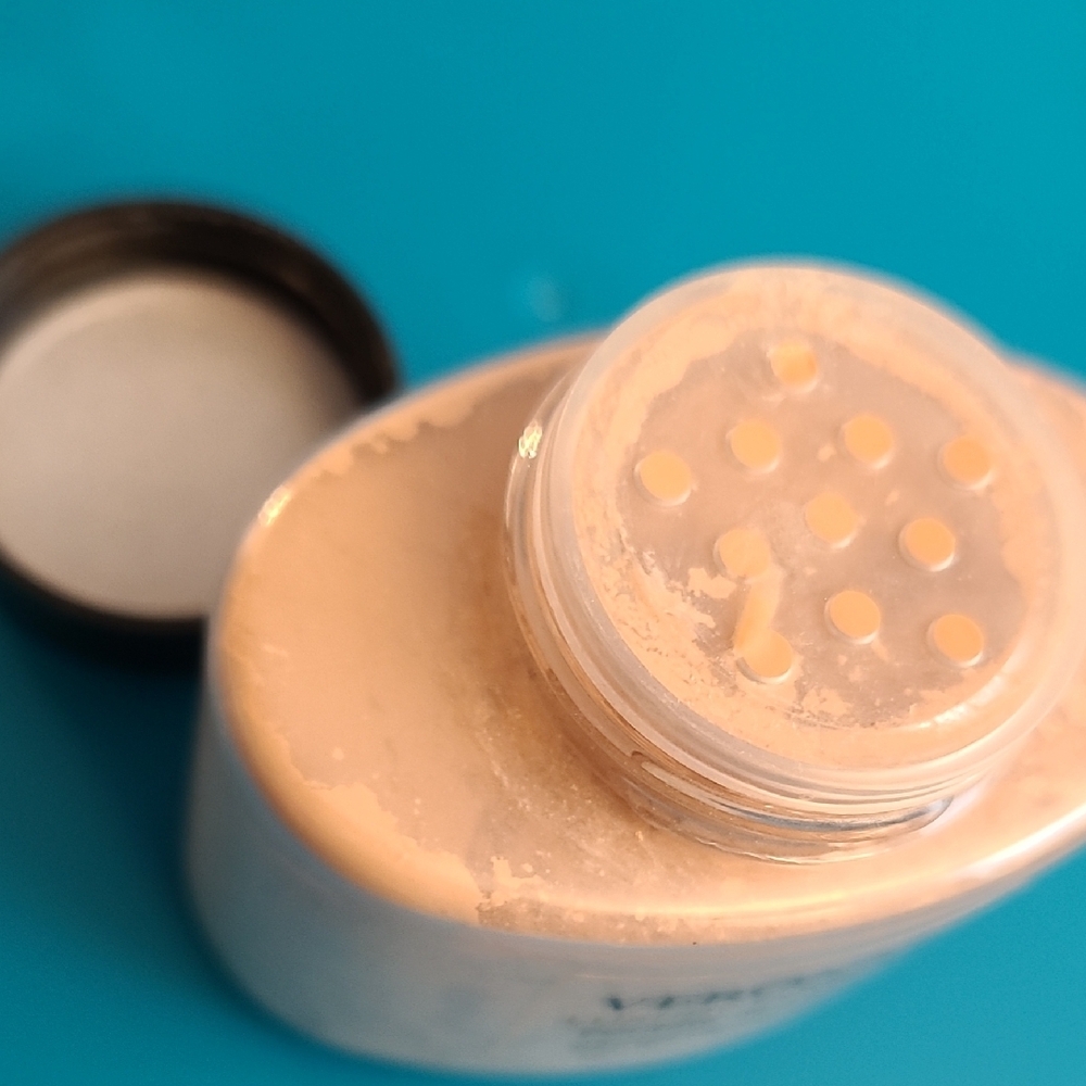 Luxury Setting Powder - Cream - Picture 2 of 2